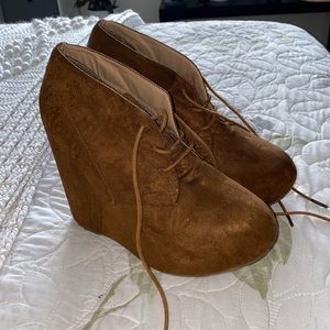 Size 8 FOREVER suede booties